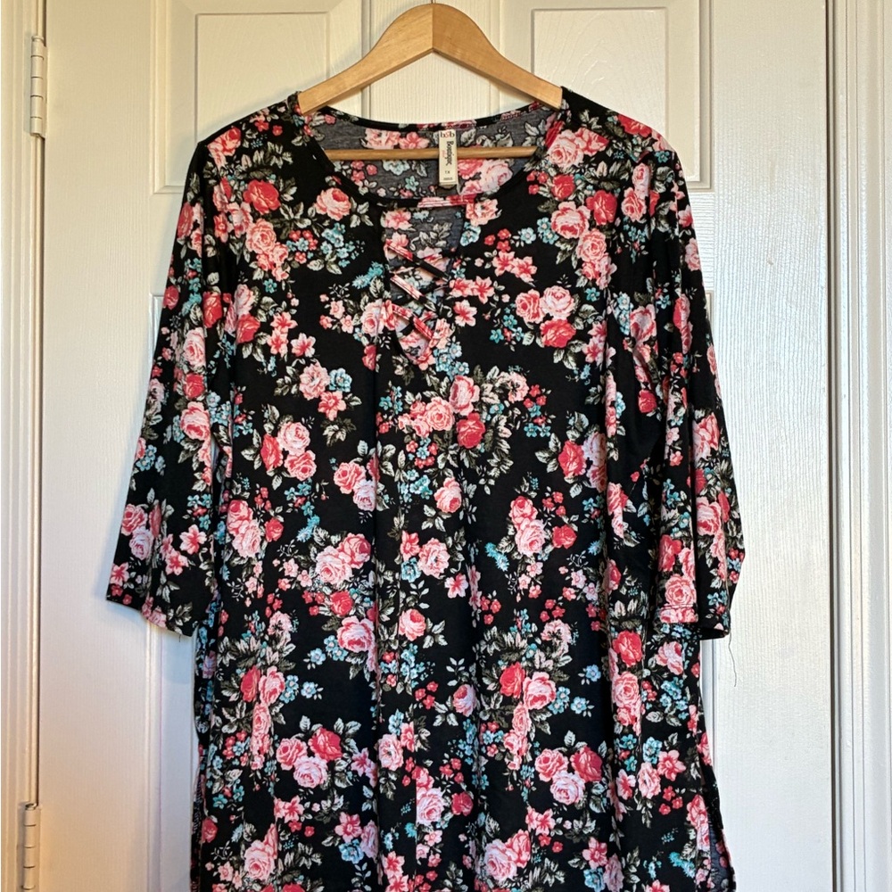 Elegant Floral Midi Dress in Black and Pink